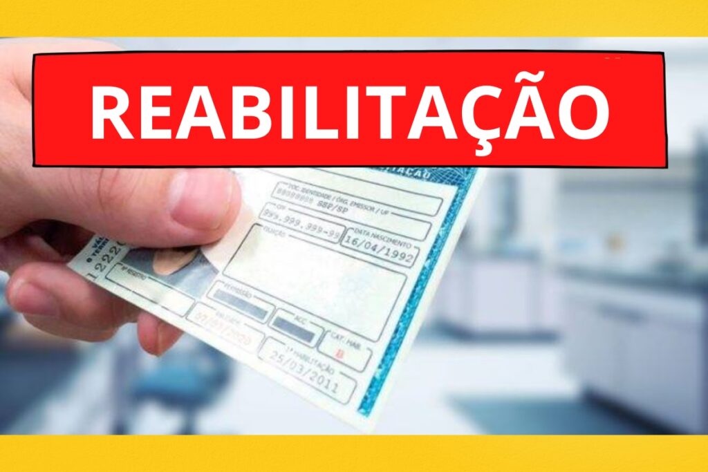 Mão segurando carteira de motorista brasileira, palavra "Reabilitação".